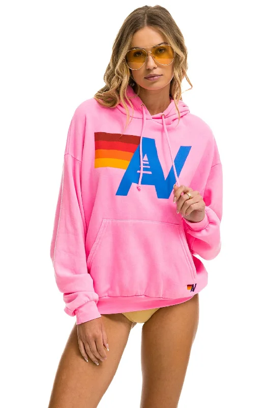 Women's hoodie with a glittery print for a glamorous and sparkly appearanceLOGO PULLOVER RELAXED HOODIE - NEON PINK Women's hoodie with a glittery print for a glamorous and sparkly appearanceLOGO PULLOVER RELAXED HOODIE - NEON PINK