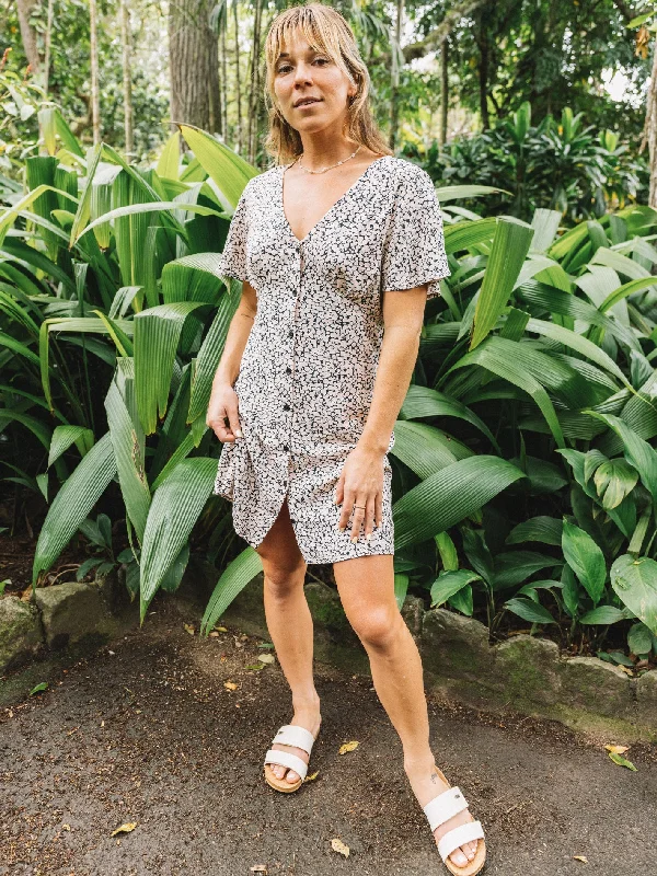 Women's bomber jackets with floral embroidery for a feminine and unique designPoppin Stone Dress - Melon Women's bomber jackets with floral embroidery for a feminine and unique designPoppin Stone Dress - Melon