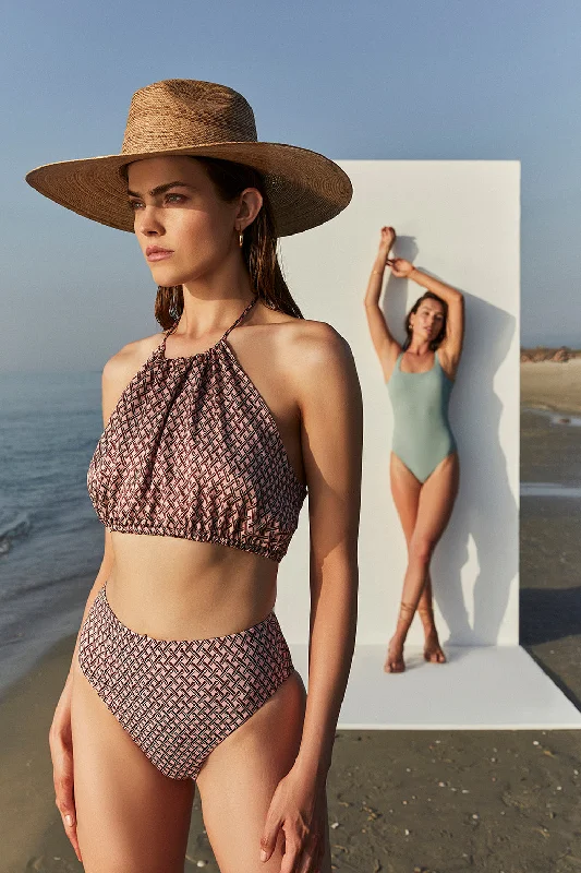 Petite - fit cropped linen cover ups for a breezy summer strollLUMA HALTER CROP TOP COVER UP Petite - fit cropped linen cover ups for a breezy summer strollLUMA HALTER CROP TOP COVER UP